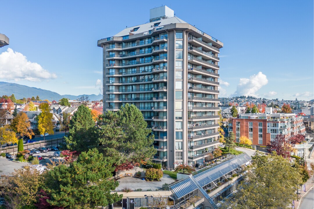 Boundary View II in Burnaby, BC - Building Photo