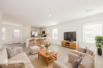 1065 Neyland Dr in Ennis, TX - Foto de edificio - Building Photo