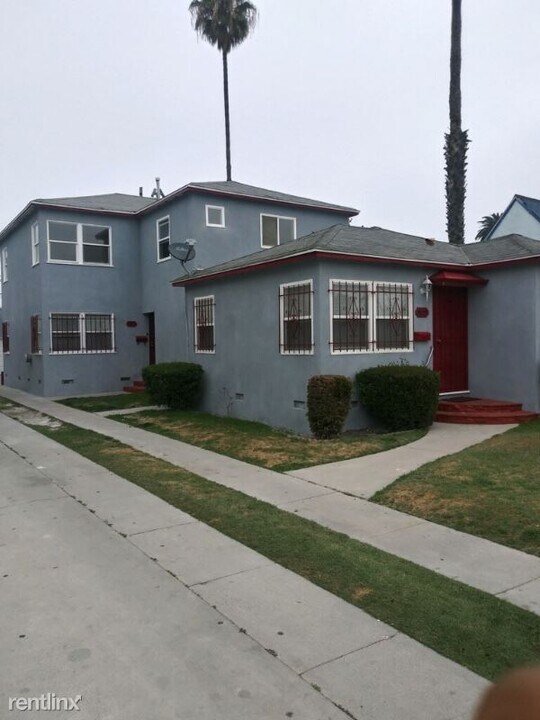 4413 1/2 W Exposition Blvd in Los Angeles, CA - Building Photo