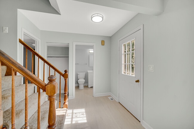 242 Stafford Dr in Mundelein, IL - Building Photo - Building Photo