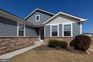 210 Eternal Way in Hedgesville, WV - Building Photo