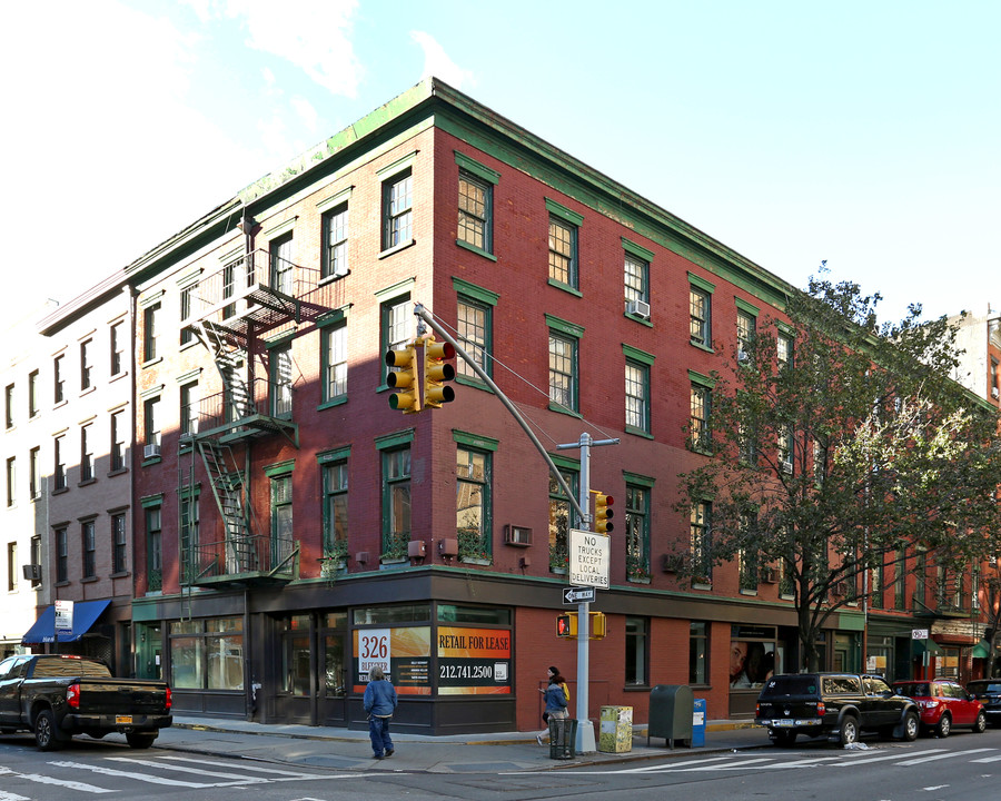 326 Bleecker St in New York, NY - Building Photo