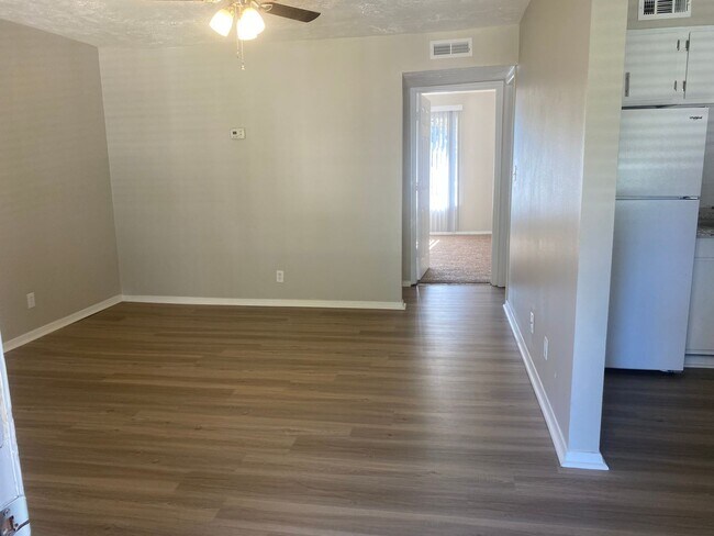 Embassy Court Apartments in Columbus, MS - Building Photo - Interior Photo