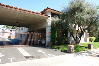 275 W Verdugo Ave in Burbank, CA - Building Photo - Building Photo