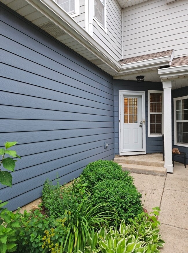 519 Woodcrest Dr in Mundelein, IL - Building Photo - Building Photo