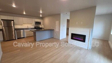 1221 Commonwealth Ave in Duluth, MN - Building Photo - Building Photo