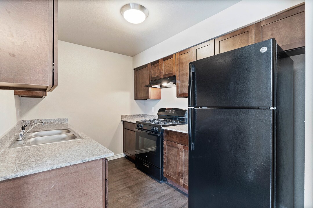 Villa Americana - Income Based in Houston, TX - Building Photo