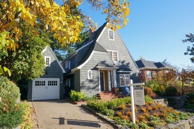property at 2662 SW Georgian Pl