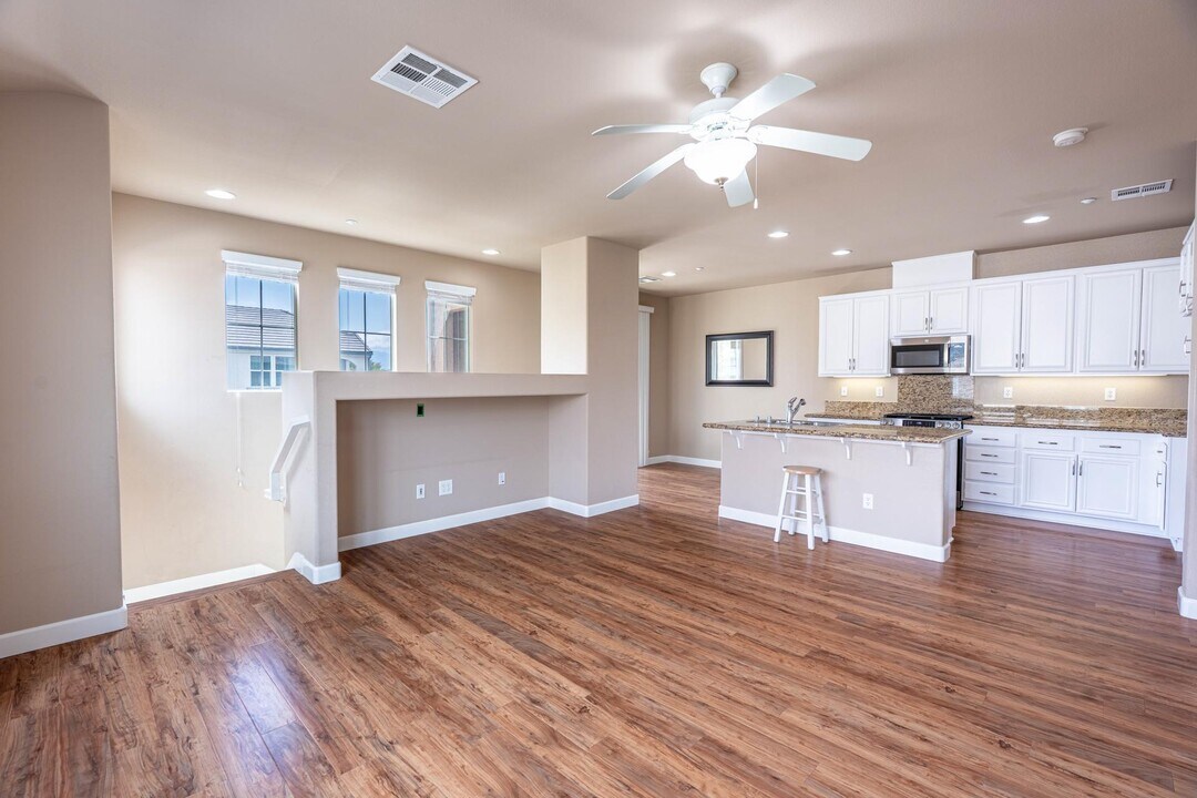 25102 Goodrich court in Stevenson Ranch, CA - Building Photo