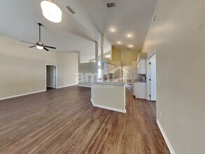 321 Sterling Lake Dr in Ocoee, FL - Foto de edificio - Building Photo