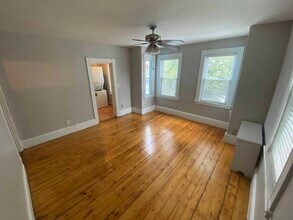 67 Prospect St, Unit 2 in Somerville, MA - Building Photo - Building Photo