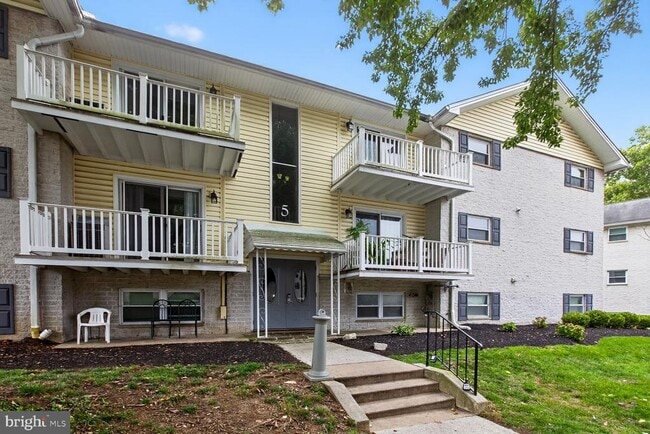 property at 5 Warren Lodge Ct