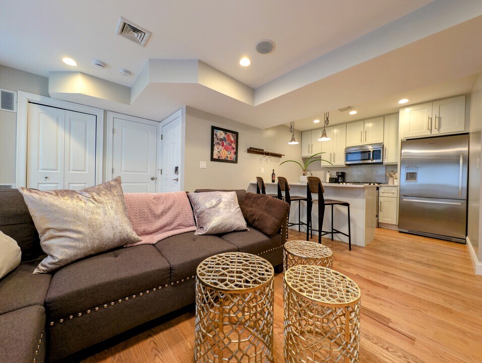 98 Old Harbor St, Unit 1 in Boston, MA - Building Photo