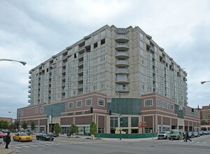 The Granville Condominiums in Chicago, IL - Building Photo - Building Photo