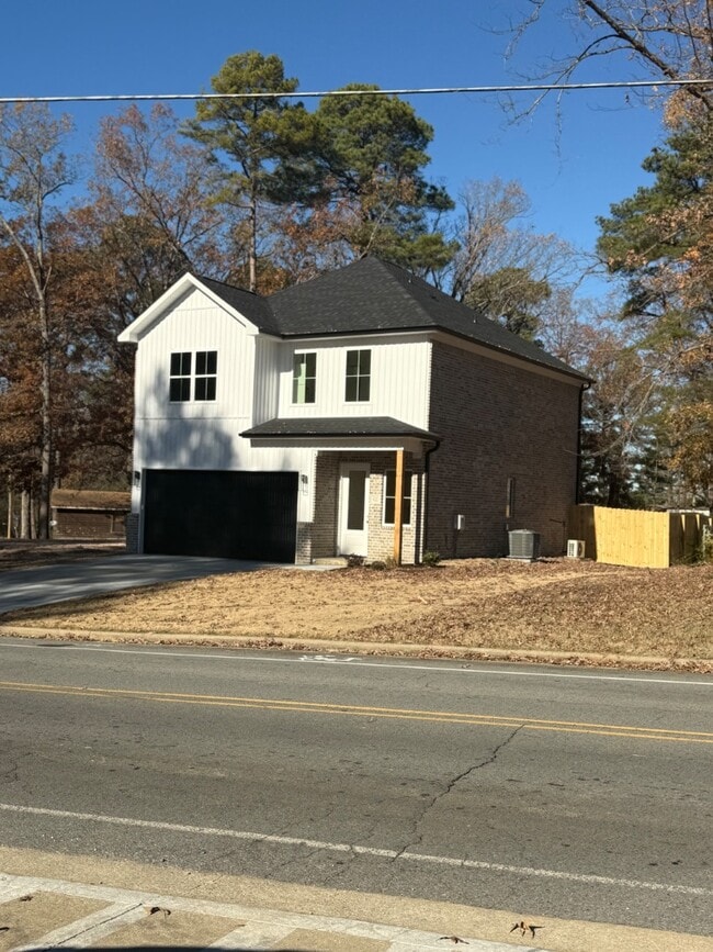 412 Prickett Rd in Bryant, AR - Building Photo - Building Photo