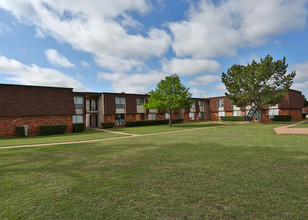 Taft Haus Apartments in Wichita Falls, TX - Building Photo - Building Photo