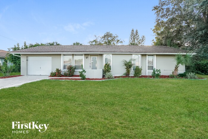 2582 Lake View Blvd in Port Charlotte, FL - Building Photo