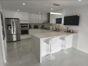 9706 NW 51st Terrace in Doral, FL - Building Photo - Building Photo