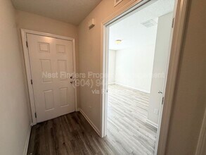 9121 Western Way in Jacksonville, FL - Building Photo - Building Photo