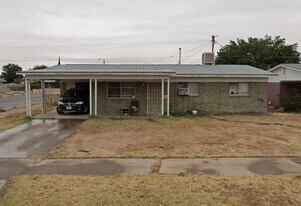 9316 Montgomery Dr in El Paso, TX - Building Photo