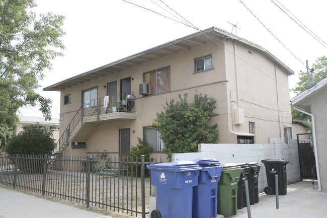 5232 Riverton Ave in North Hollywood, CA - Foto de edificio - Building Photo