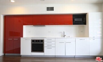 901 Flower St-Unit -509 in Los Angeles, CA - Building Photo - Building Photo