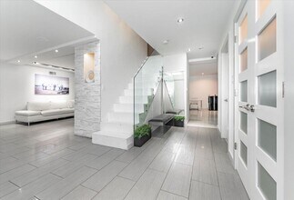 536 Oxford Rd in Cedarhurst, NY - Building Photo - Building Photo