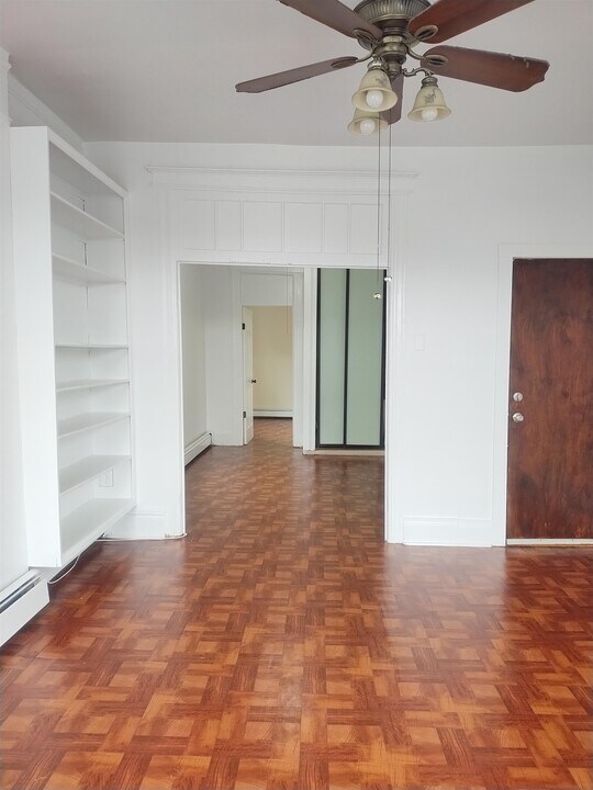 98 North St in Jersey City, NJ - Building Photo