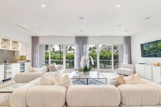 224 Atlantic Ave in Palm Beach, FL - Foto de edificio - Building Photo