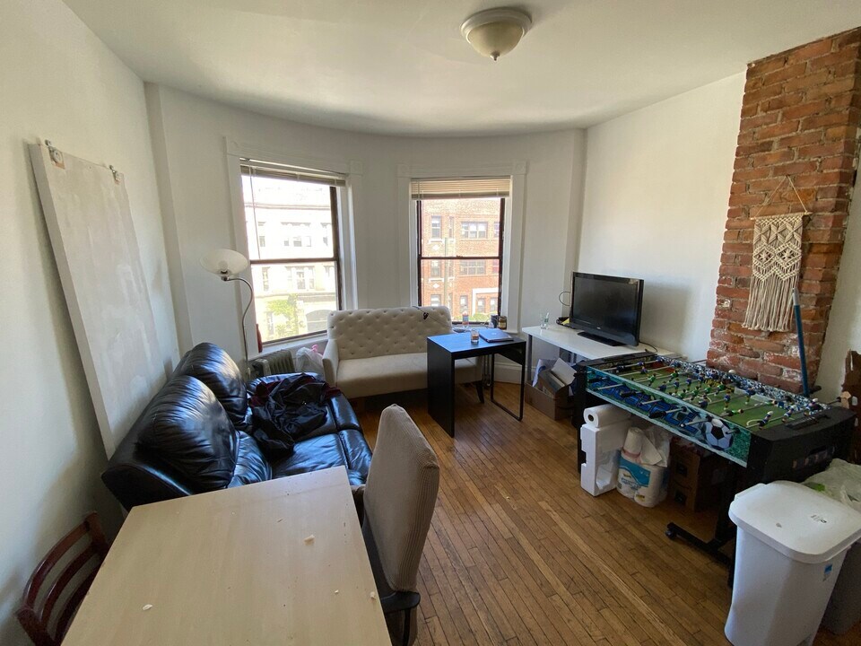 878 Huntington Ave, Unit 2 in Boston, MA - Building Photo