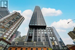 8 Wellesley St W in Toronto, ON - Building Photo