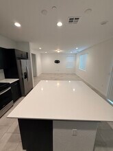 392 Talus Way S in Madera, CA - Building Photo - Building Photo