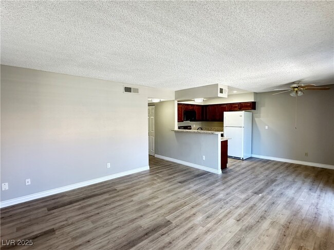 1575 W Warm Springs Rd in Henderson, NV - Building Photo - Building Photo