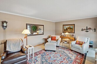 6429 Mendelssohn Ln in Hopkins, MN - Building Photo - Building Photo