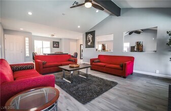 5086 Cartaro Dr in Las Vegas, NV - Building Photo - Building Photo