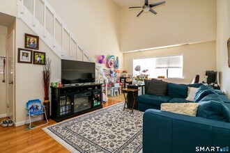 18 Amsterdam Ave in Bridgeport, CT - Building Photo - Building Photo