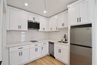 10839 Moorpark St in Los Angeles, CA - Building Photo - Building Photo