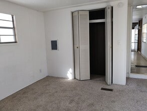 2627 S Lamb Blvd in Las Vegas, NV - Building Photo - Building Photo