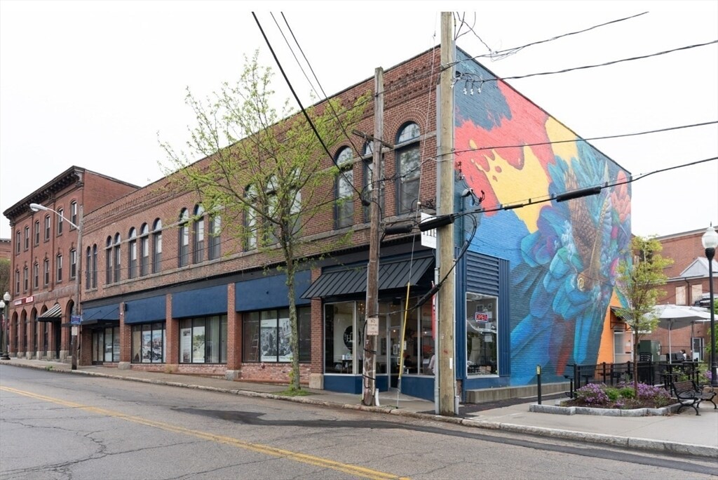 1 Central St in Southbridge, MA - Building Photo