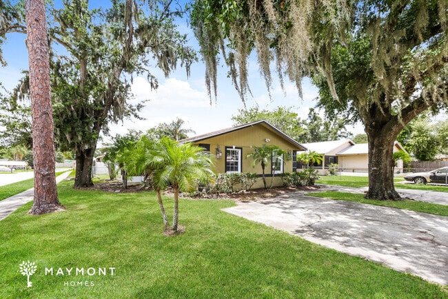 2310 Chestnut Hills Dr in Lakeland, FL - Building Photo - Building Photo