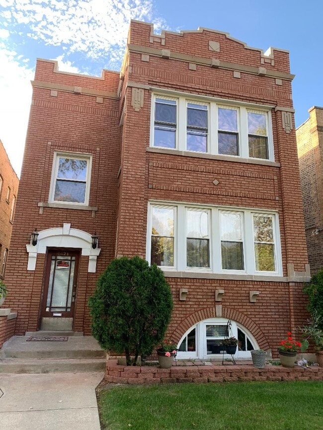 property at 4421 W Wrightwood Ave