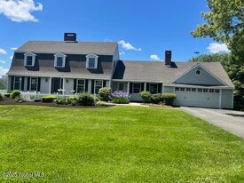 12 Glennon Rd in Latham, NY - Building Photo