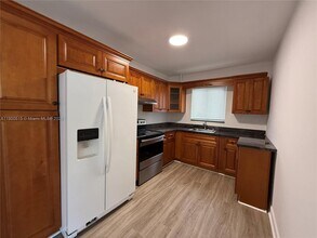 1120 NW 32nd Ct in Miami, FL - Building Photo - Building Photo