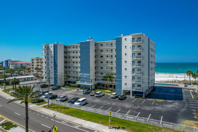 Sea Breeze of Madeira in Madeira Beach, FL - Building Photo - Building Photo