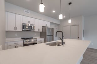 Stunning 1, 2, and 3 Bedroom Apartment Homes in Vancouver, WA - Building Photo