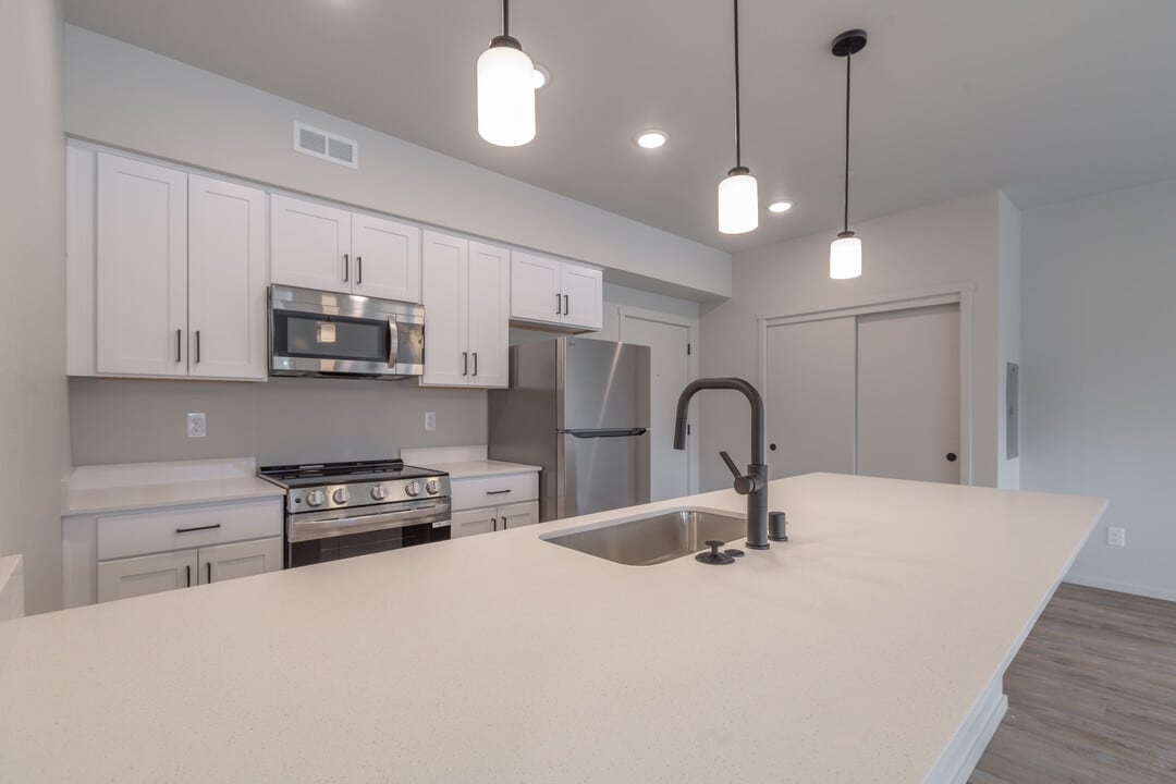 Stunning 1, 2, and 3 Bedroom Apartment Homes in Vancouver, WA - Building Photo
