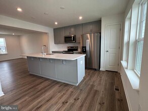211 Clifton Mnr in Falling Waters, WV - Building Photo - Building Photo