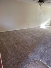 027-Candalaria Plaza in Salem, OR - Foto de edificio - Interior Photo