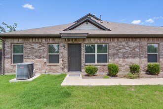 2304 S Lakeline Blvd, Unit #461 in Cedar Park, TX - Foto de edificio - Building Photo