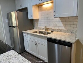 1401 Airline Dr, Unit B in College Station, TX - Foto de edificio - Building Photo